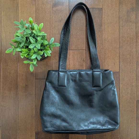 Danier Handbags - DANIER VINTAGE LEATHER SHOULDER BAG